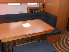 Bavaria Cruiser 34 - Interior image